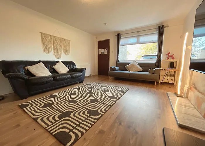 Cozy 2 Bedrooms With Private Parking Space And Garden