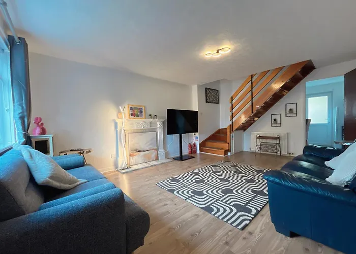 Cozy 2 Bedrooms With Private Parking Space And Garden